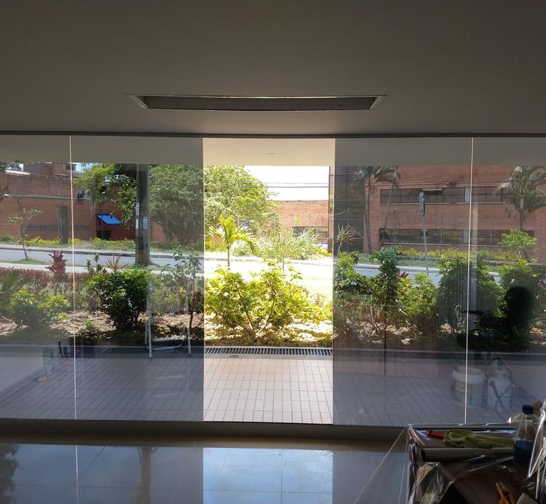 Polarizacion de apartamentos, casas y oficinas. Vidrios, ventanas, privacidad, pelicula polarizada