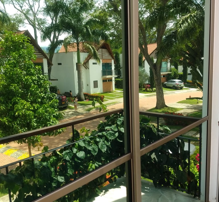 Polarizacion de apartamentos, casas y oficinas. Vidrios, ventanas, privacidad, pelicula polarizada