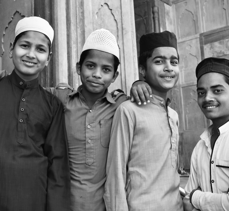 Online English classes for teens focused on speaking confidence, vocabulary development, and structu