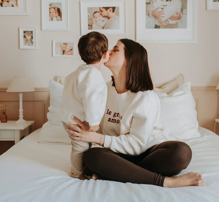 un mere et son fils lors d une seance photo