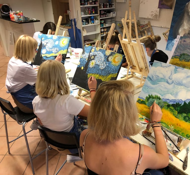 Cours réguliers pour enfants à l'école d'art de Bursins, Mireille Desroches artiste peintre