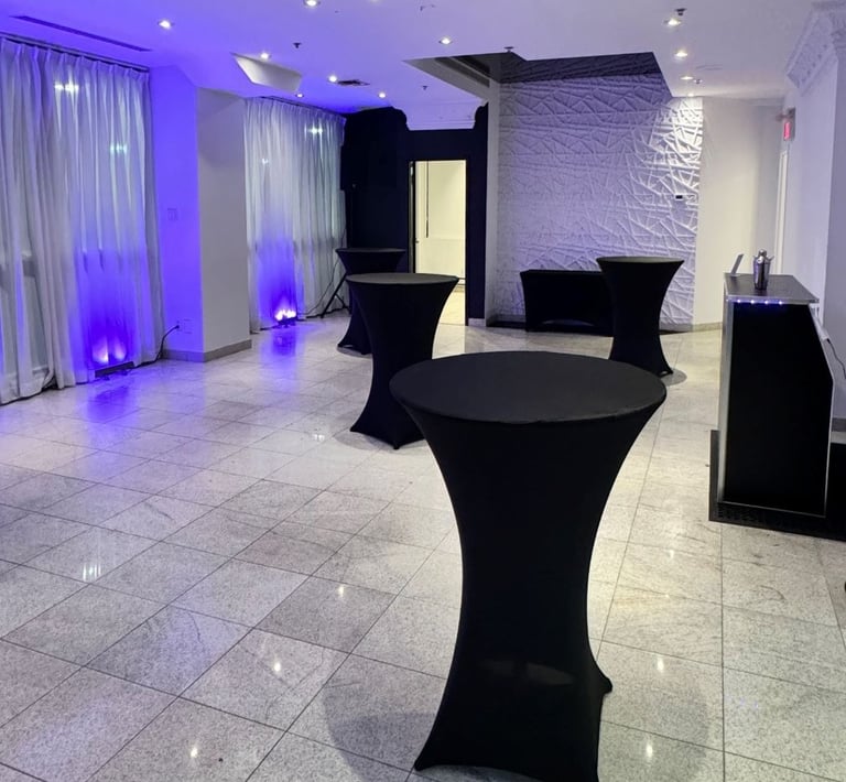 Simple set-up with cocktail tables