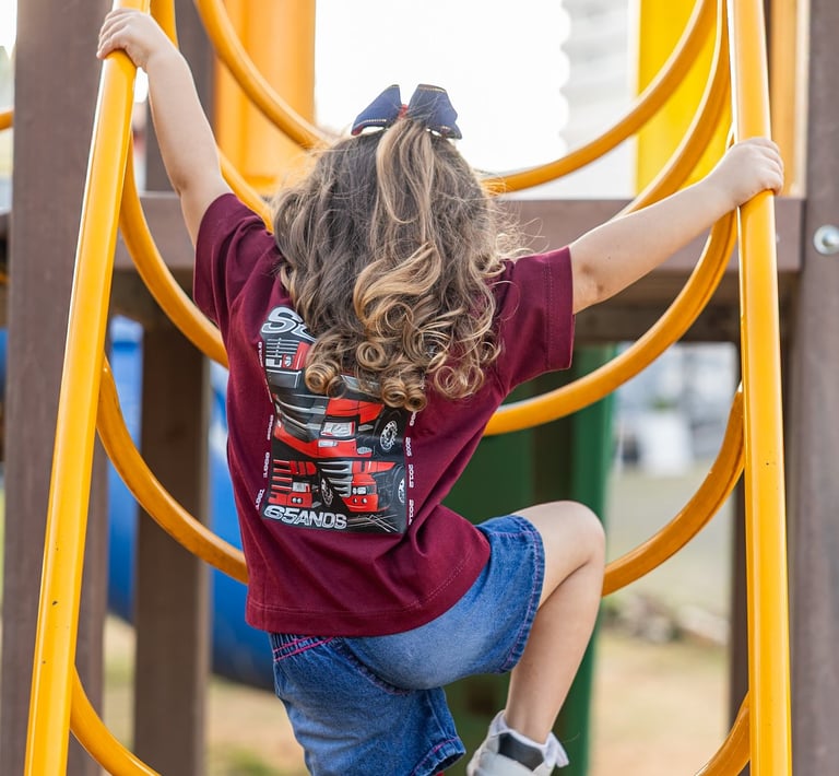 filha de murilo usando roupa da loja
