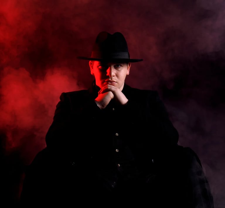 book-photo saint omer-danseur-street-assis-regard-fort-chapeau-fumee rouge-florent-studio-lille-le-touquet-paris-calais-saint