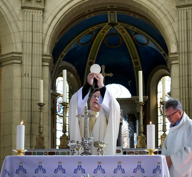 reportage-communion-eucharistie-superbe-cathedrale-boulogne-sur-mer-florent-photographe-lumbres-saint-omer-lille-le-touquet-a