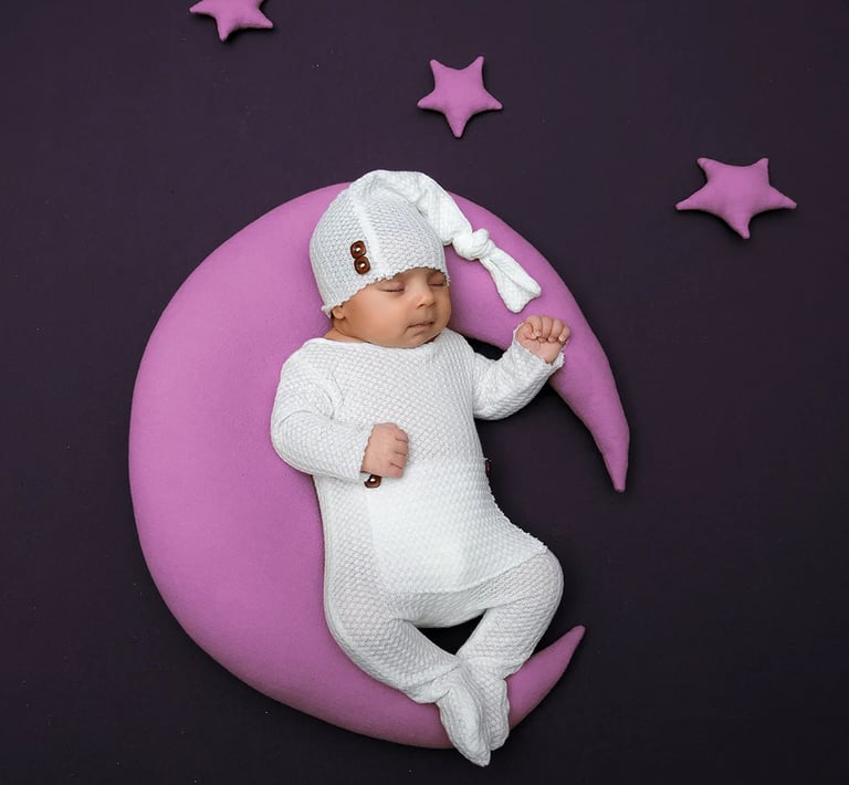 studio-photo-bebe-dans-la-lune-etoiles-florent-studio-photographe-boulogne-sur-mer-lille-le-touquet-pari