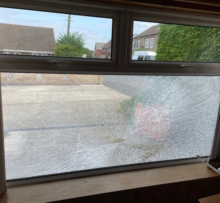 picture of a broken toughened glass sealed unit