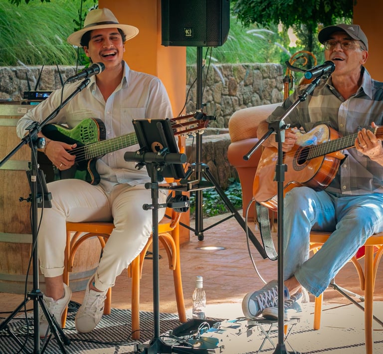 O almoço teve direito a dupla caipira ao vivo. Foto: Divulgação