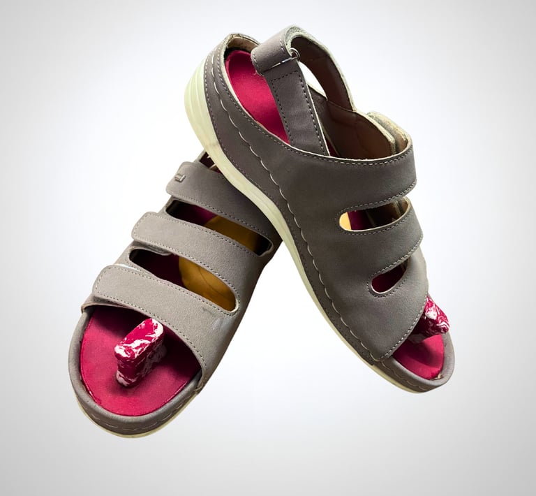 wide toe box footwear