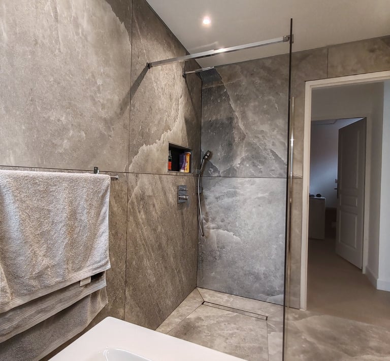 Salle de bain à Béthune complètement rénovée par Carreno