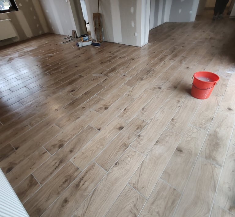 Détail de carrelage posé avec précision à Annezin