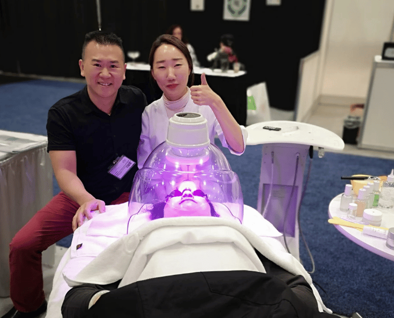 Calgary laser health owner Tony Khuu smiling with laser skin client at laser skin convention