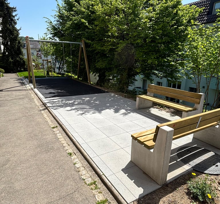 Professionelle Rasenpflege in Bülach – Gartenunterhalt für Firmen und Privatkunden vom Fachbetrieb.