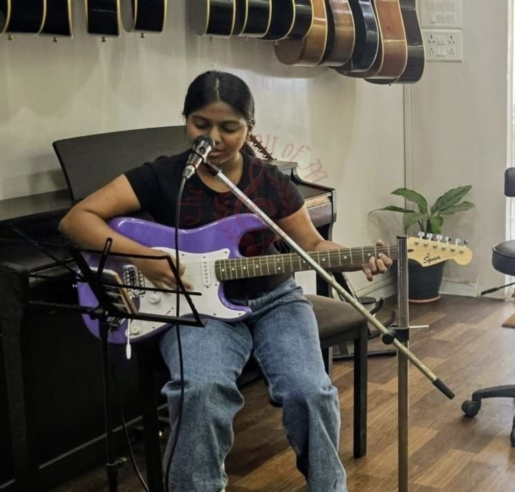 Guitar lessons and Trinity exam prep in Mumbai.