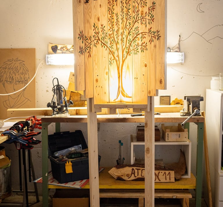 Décoration d 'angle en bois de palette et résine époxy, gravure personnalisée et éclairage spot