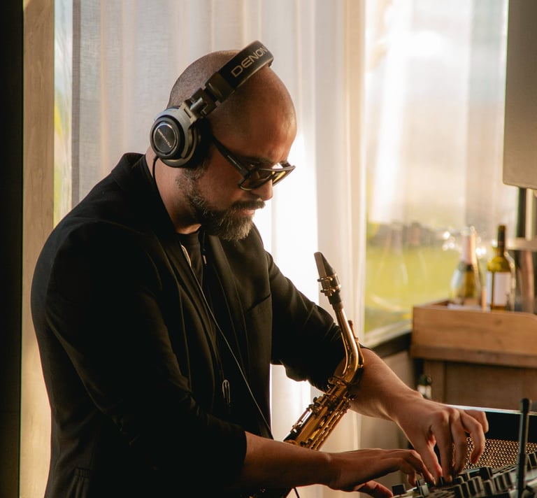 DJ y Saxo