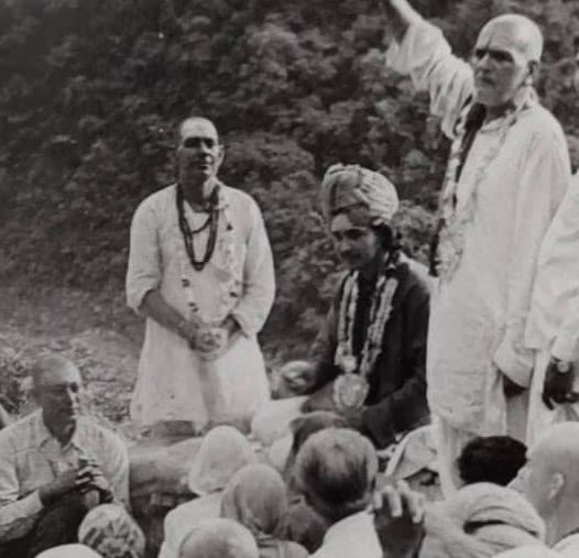 Shri Babaji Mahavatar e Shri Shastriji con devoti