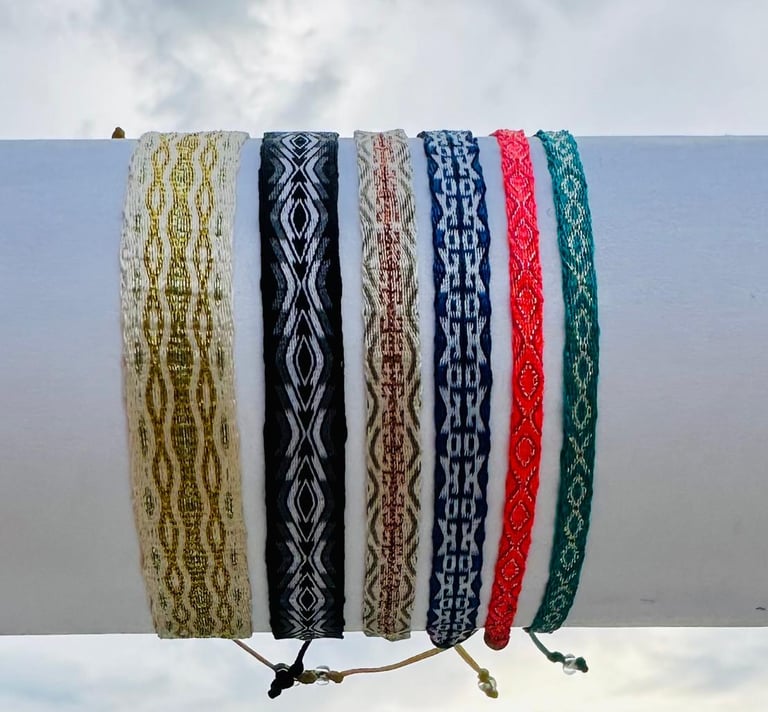 Pulsera tejida  a mano en telar egipcio