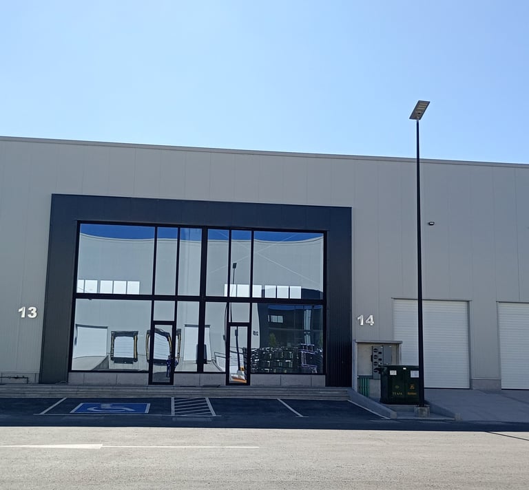 Nave Industrial de 2,400 m2 en Toluca sobre Blvd Aeropuerto divisibles desde 300 m2