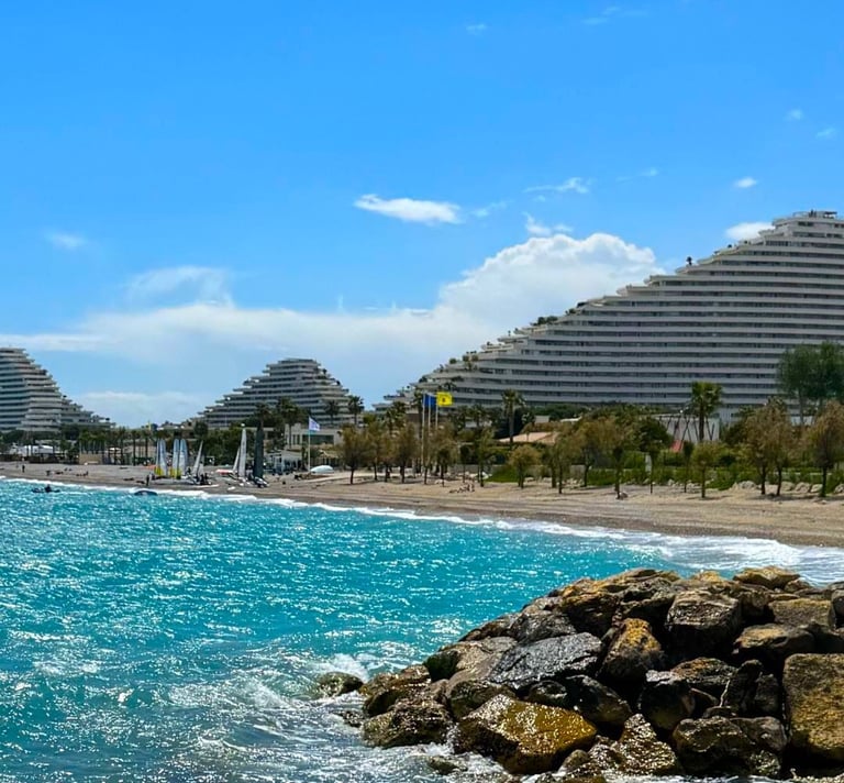 Vue de la mer, sur la plage et Marina Baie des Anges