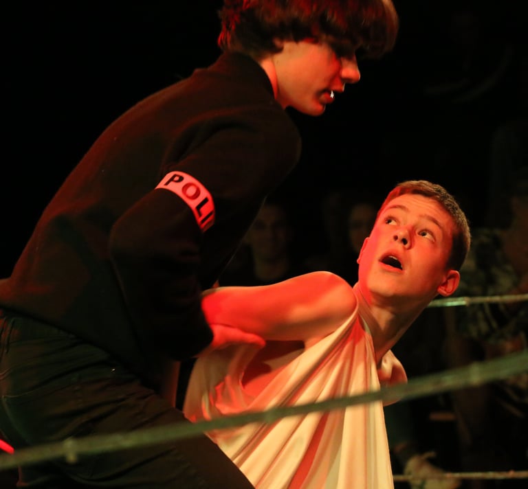 Esteban Descamps et Mikael Cauvin dans Boxon (s) jusqu'à n'en plus pouvoir