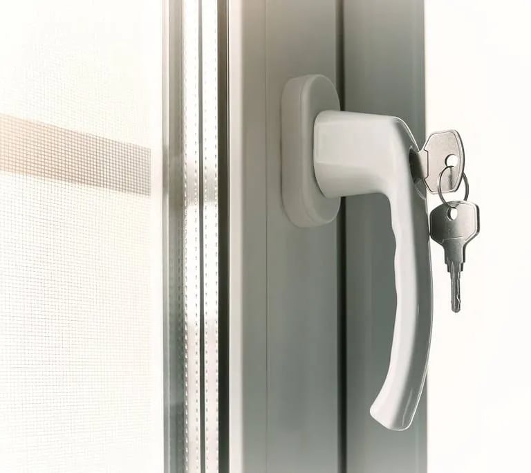 Kömmerling-PVC-ventana-seguridad-protección-casa-segura-tranquilidad-antiasalto-antirobo-cerradura