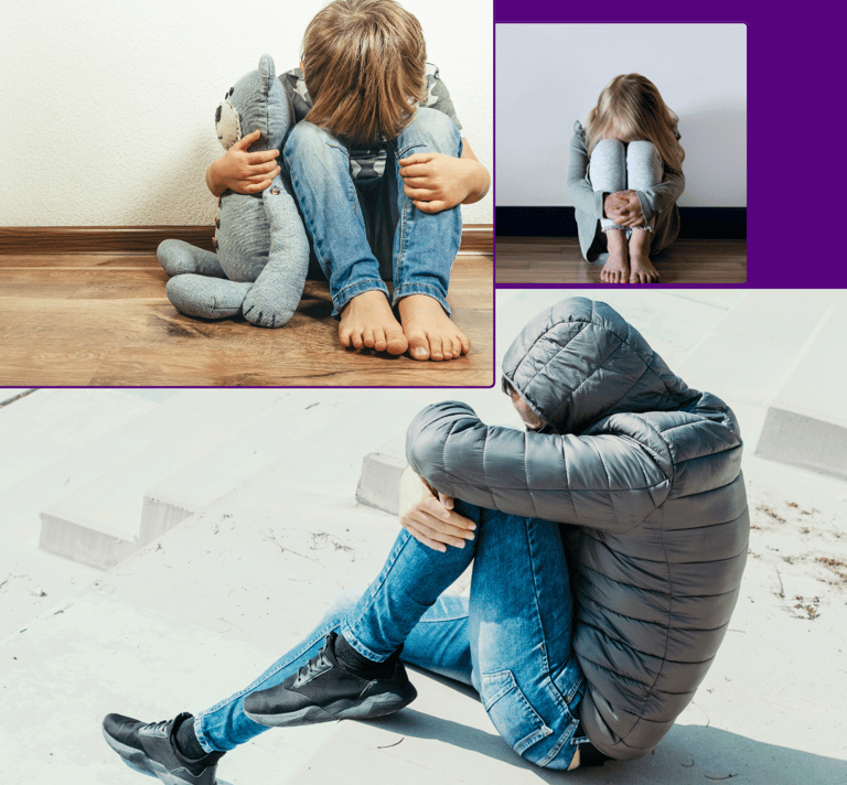 Deux enfants et un adulte sont recroquevillés.