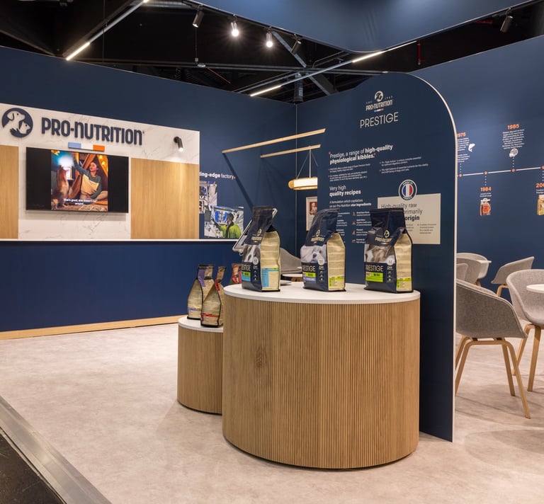 Création et modélisation 3D du stand Interzoo de la marque Sopral, spécialisé en nourriture pour animaux par Tuuk studio