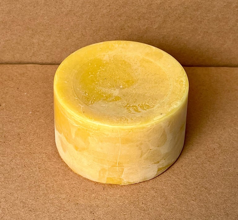 ehtical fairtrade organic 100% pure beeswax for batik artists, dutch homemade beeswax, batik tools