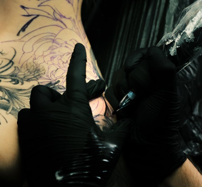  Tattoo Detailaufnahme beim Stechen festgehalten von Fotograf in Ibbenbüren