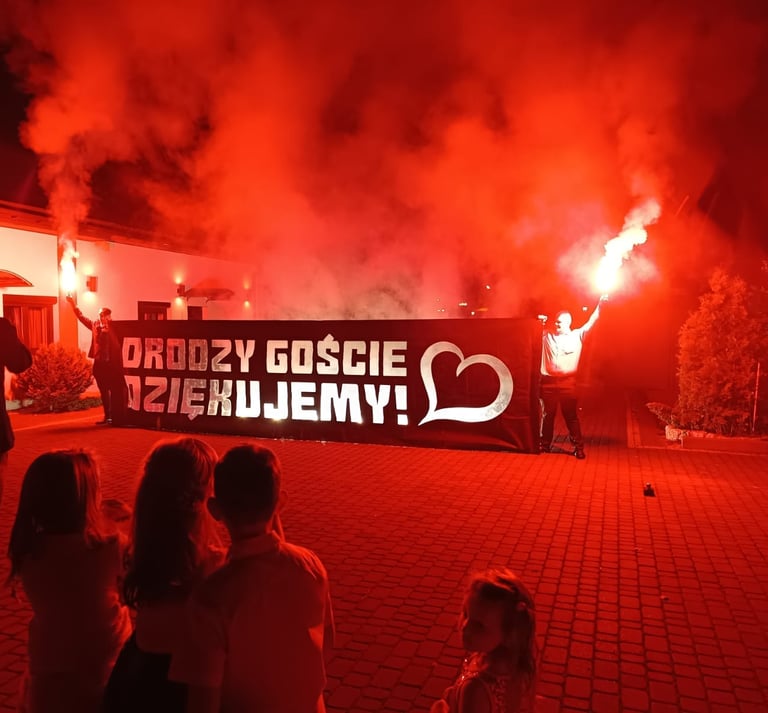 podziękowania dla gości podświetlany napis pirotechnika wesele atrakcja