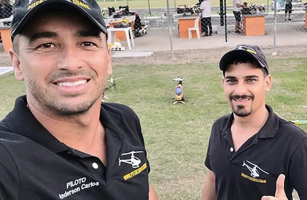 e amigos de voo de elicóptero