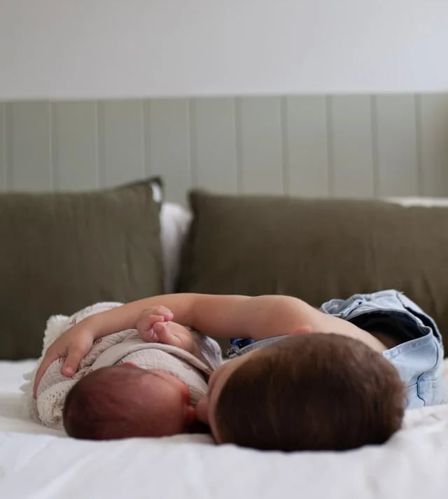 impliquer un aîné dans l’arrivée de bébé