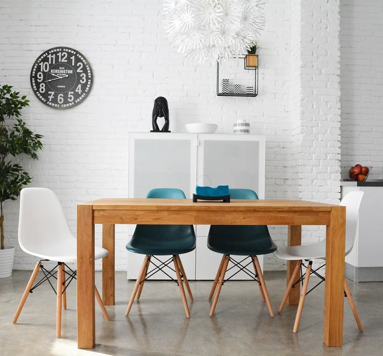 Interiorismo Valencia: reforma de vivienda con ladrillo caravista blanco, suelo hidráulico y estilo vintage en Extramurs