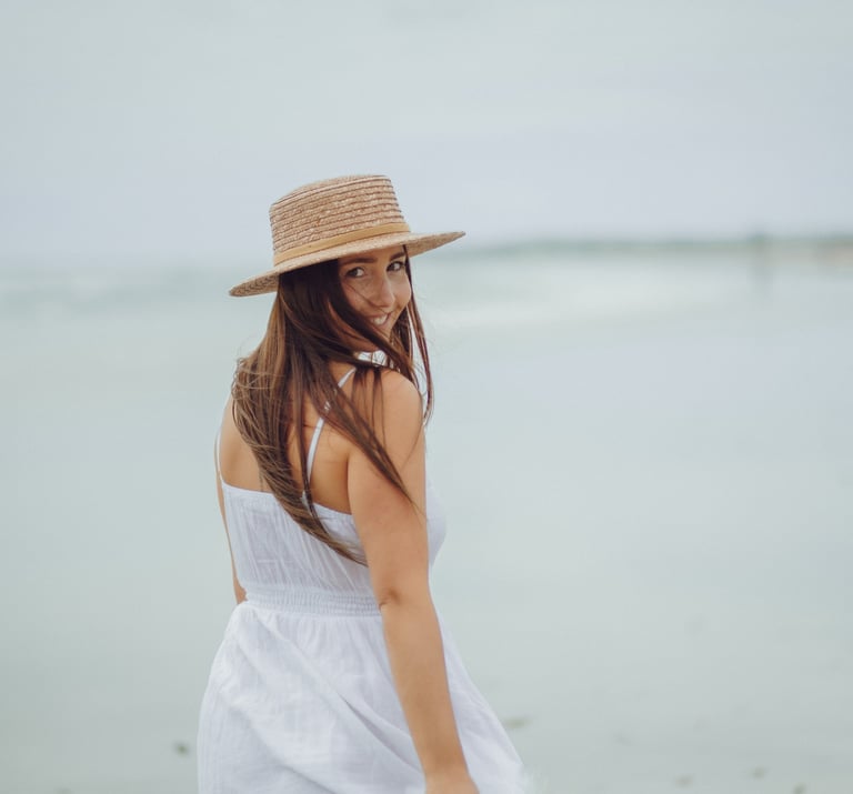 women candid walking pose