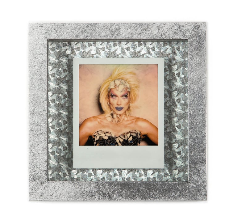 Trabalho Betina Polaroid, artista multifacetada, une o universo da fotografia com a performance drag