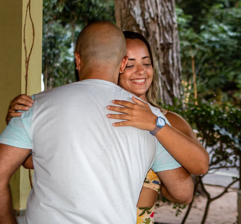 Amigos dançando e sendo felizes