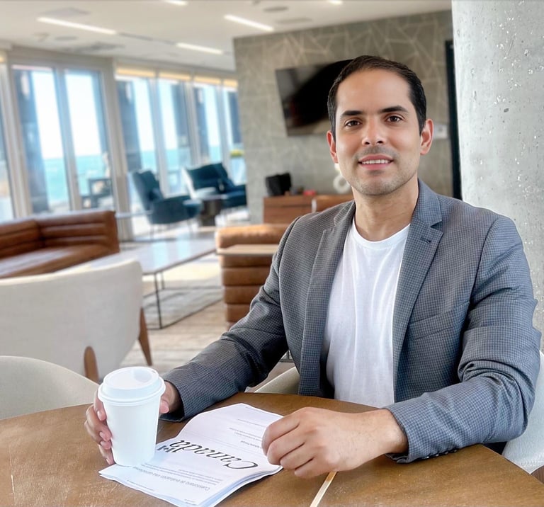 Alejandro González ( Consultor de Inmigración registrado en Canadá?