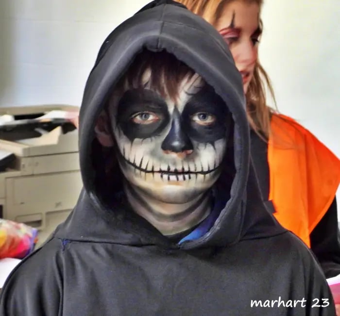 Halloween à Padoue de nuit.personnage