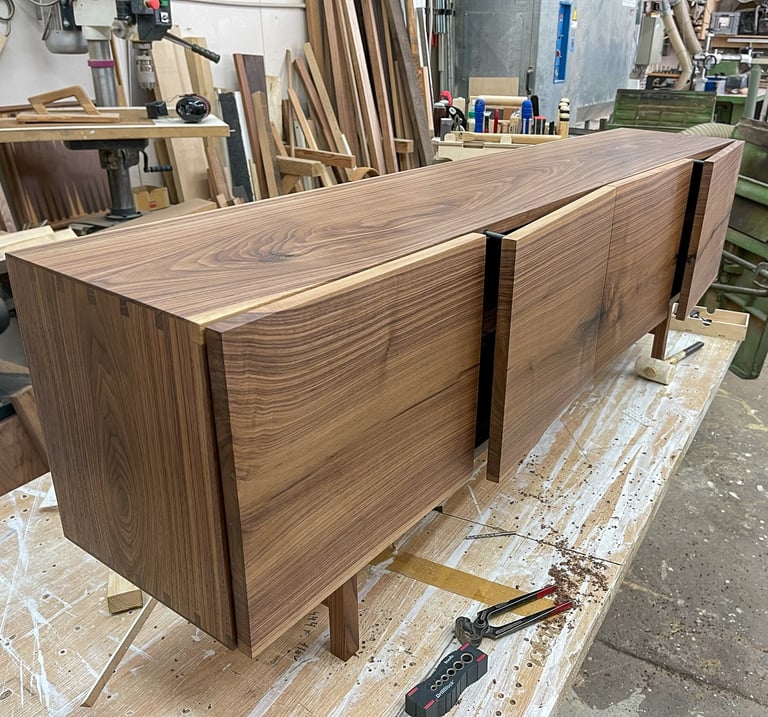 Sideboard aus Amerikanischen Nußbaum. Perfekt für dein Zuhause. Tischlerei Gintner Bergisch Gladbach