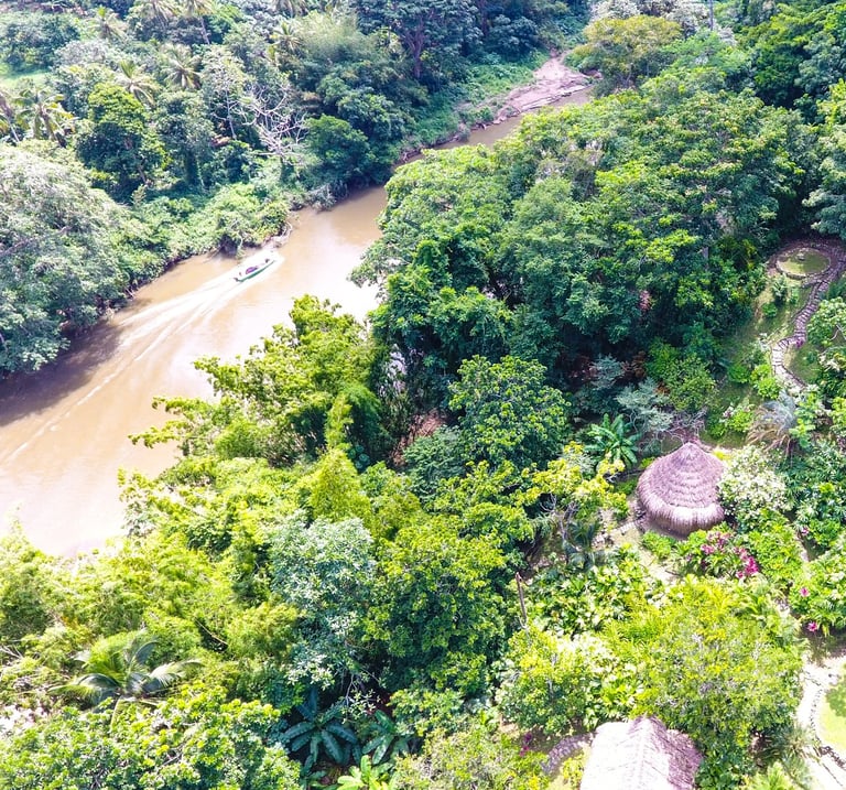 Vista del rio Don Diego y Taironaka cerca de Santa Marta y el Parque Tayrona
