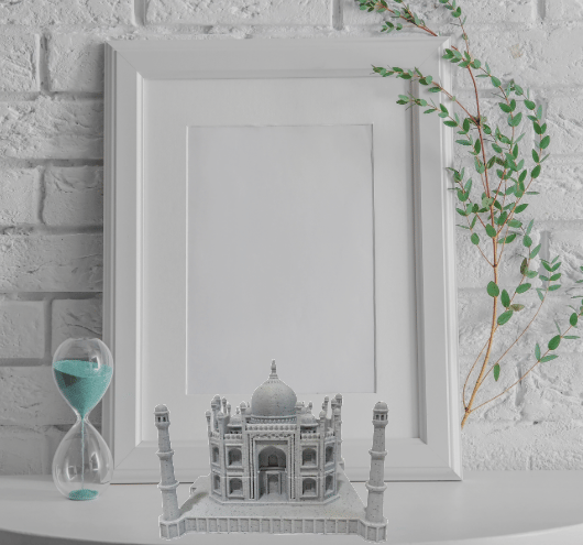 Taj mahal statue in desk