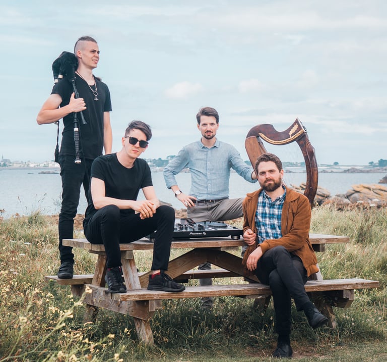 Herriwenn, groupe de musique bretonne avec chant traditionnel, cornemuse, harpe et électro
