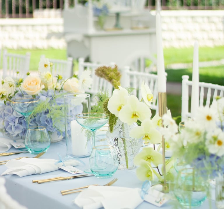 krikštynų dekoras mažasis princas žvaigždės debesys mėlyna žydra orchidėja auksiniai įrankiai