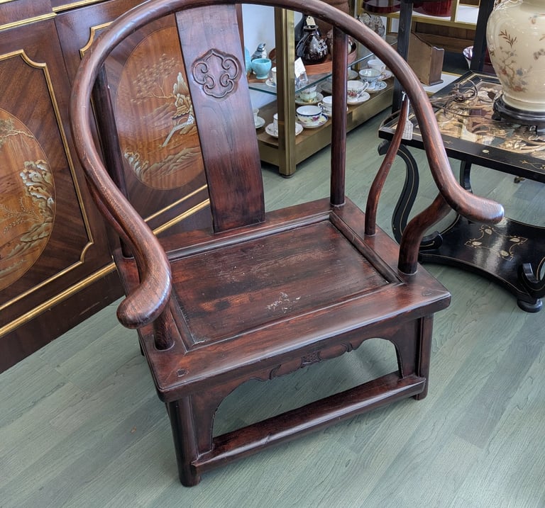 Chinese horseshoe back chair