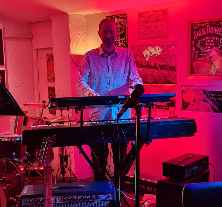 Tom The Dodgers - Rock/Pop covers band Banbury