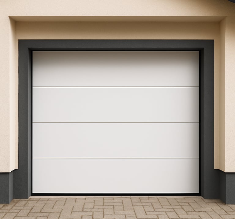 Porte de garage sectionnelle blanche installée sur une maison moderne Isovergne