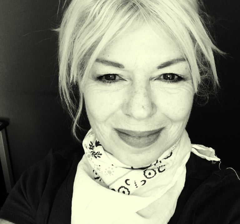 Tarot Reader Los Angeles in person & online tarot readings by Maya Britan psychic artist