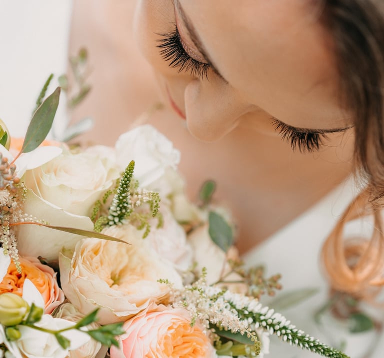 Buchet flori mireasa, machiaj nunta, fotograf nunta bucuresti, foto video nunta, foto artistic