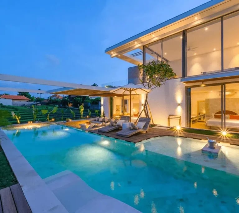 巴厘岛海景泳池别墅外观——国际买家的安全投资示例